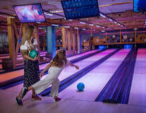 floor, bowling equipment, sport, ball, indoor, ten-pin bowling, bowling pin, bowling ball, bowling, bowler